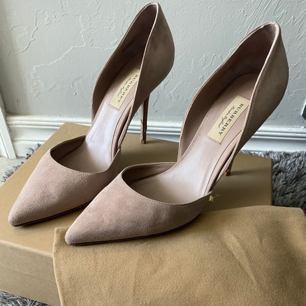 Burberry suede nude pumps in cameo pink (nude)